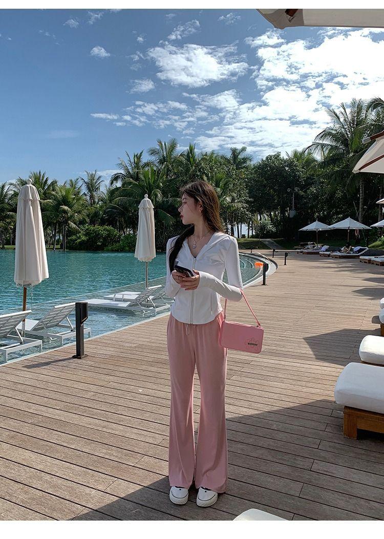 Product Introduction of 2025 New Ice Silk Sunscreen Clothes for Women, slim fit, waist cinching, small stature, slimming, UV resistant, breathable, thin jacket, fashionable and versatile 9