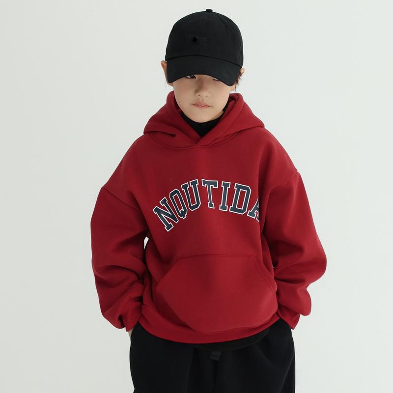  ÁO NỈ MÀU ĐỎ ĐẬM CÓ MŨ MẶT TRONG LÓT LÔNG DÀY DẶN HÀNG ĐÔNG HOẠ TIẾT IN CHỮ PHONG CÁCH CHO BÉ TRAI VÀ BÉ GÁI 