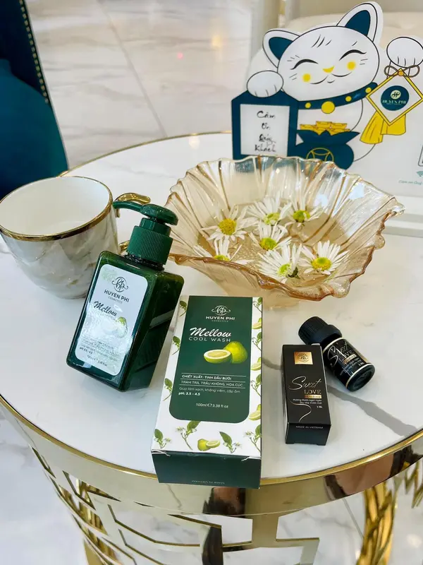Dung dịch vệ sinh Mellow tặng nước hoa cô.b..é 0