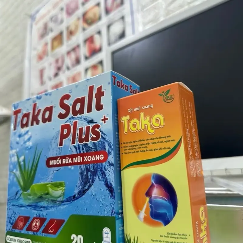 Combo bình rủa mũi xoang và xịt xoang Taka 2