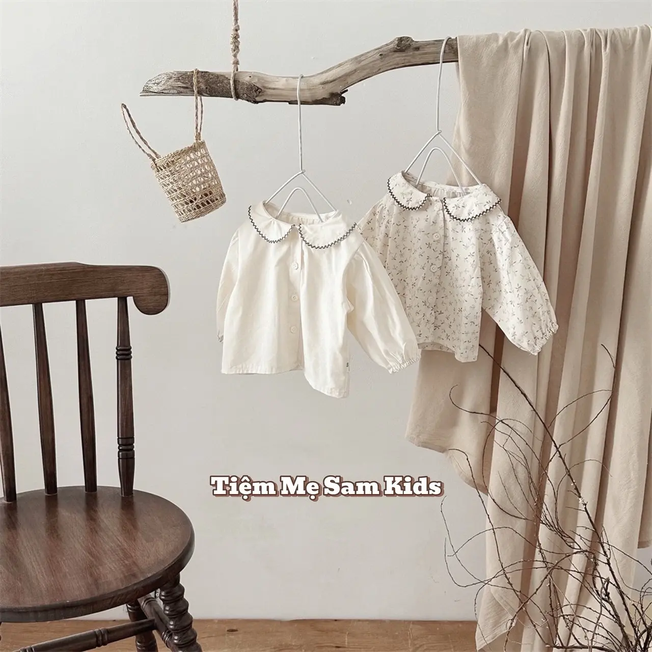 Áo sơ mi cổ sen phong cách vintage cho bé yêu