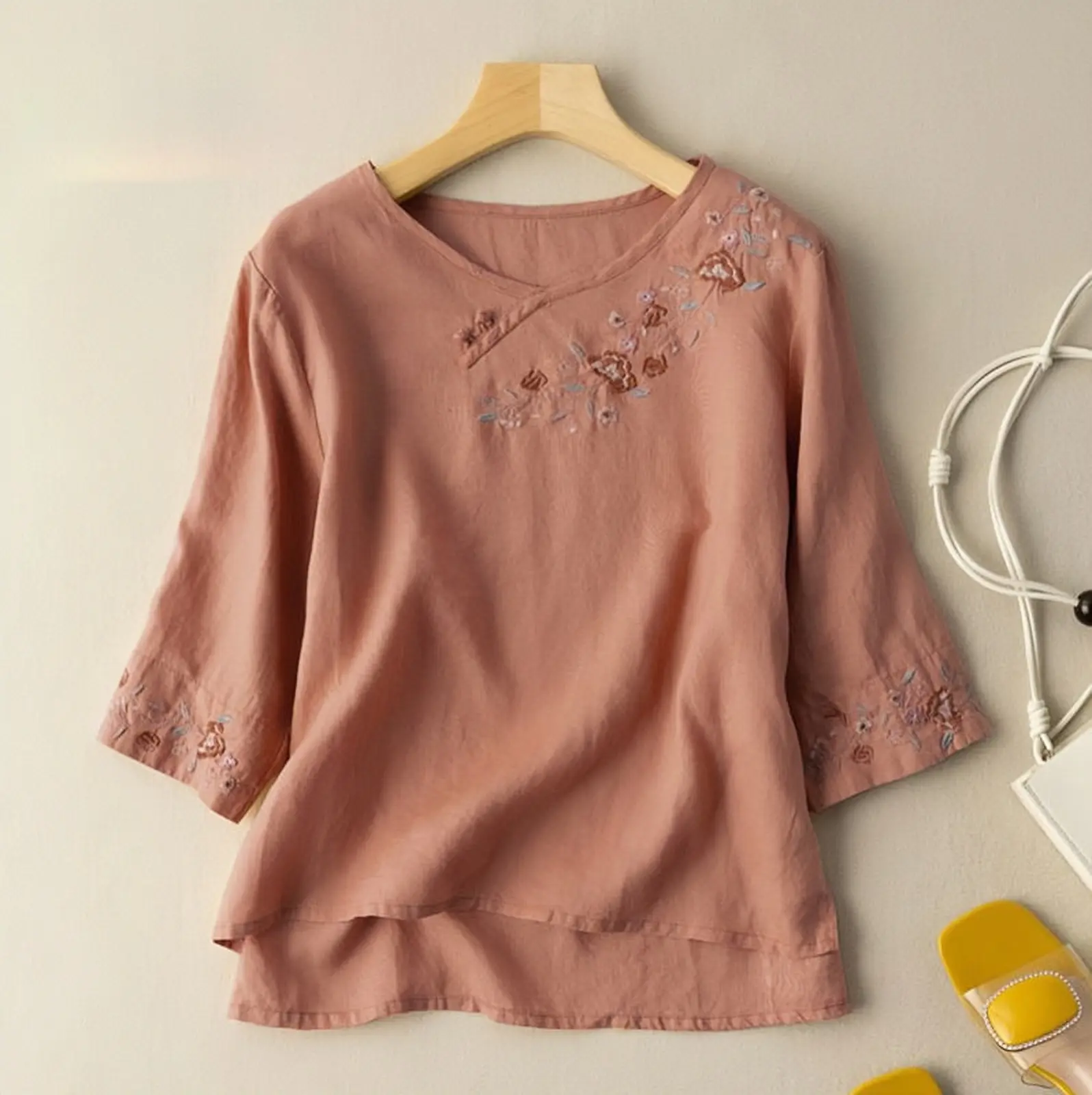 Áo Đũi Nữ Thêu Hoa Nhẹ Nhàng - Cổ Tròn Tay Lỡ Form Dáng Gọn Gàng Thanh Lịch R4 Top