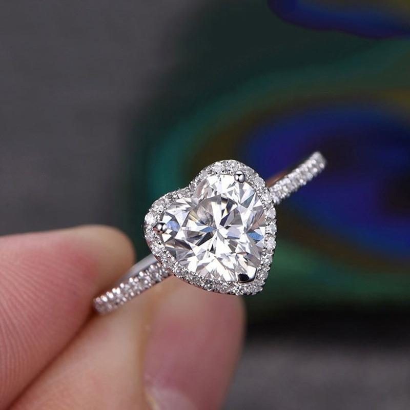 Product Introduction of New Hot Selling Fashion Creative Love Zircon Ring Valentine's Day Gift Couple Heart-shaped Ring 4