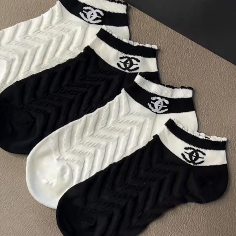 Product Introduction of Women's Socks Spring Summer Thin Solid Color Lace Boat Socks Low Cut Short Tube Girls Socks Ins Pure Cotton Breathable Trendy 12