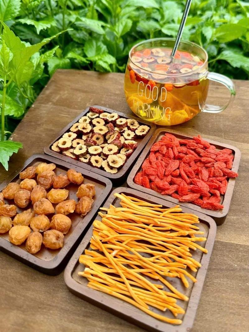 Product Introduction of Trà Đông Trùng Tứ Vị - Trà Treo Mỹ Lệ gồm: Nấm đông trùng hạ thảo, Táo đỏ, Kỷ Tử, Long Nhãn (30 gói) 1