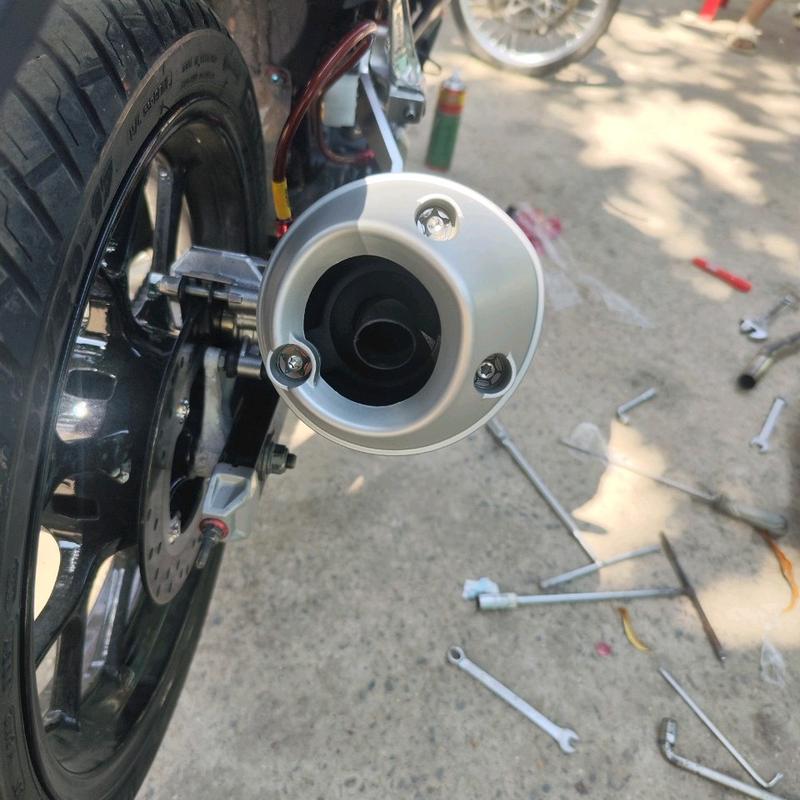 . Pô Tổng hợp cổ tăng From khoét áo ex 135-150 Sài chung ống xả zin , ống xả 30 sài ốp LC , ống xả 34 kèm tiêu và ống xả 49 kèm tiêu ( ốp Lc) . Cổ 32 , 34 và 36-51 tùy ý ae chọn theo cấu hình xe mình sử dụng Phụ Tùng