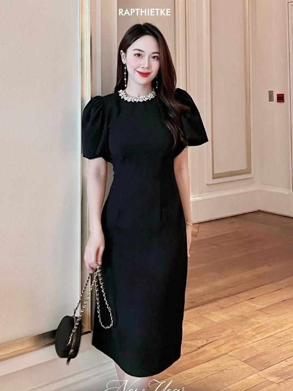 RẬP - Đầm Đen Tay Phồng Cổ Tròn Đính Đá Trắng - TITI 06 ĐEN ĐÁ TRẮNG