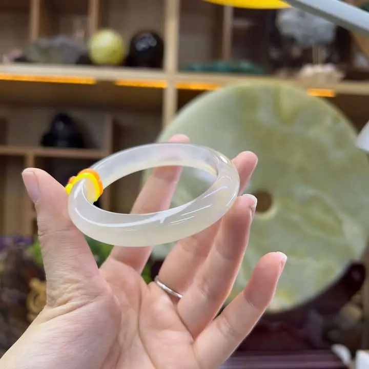 N Gems - Vòng Bạch Nguyệt Quang Màu Trắng Chất Trong Vừa Bản Hẹ Size Đường Kính Trong 48 đến 60mm - NGTW