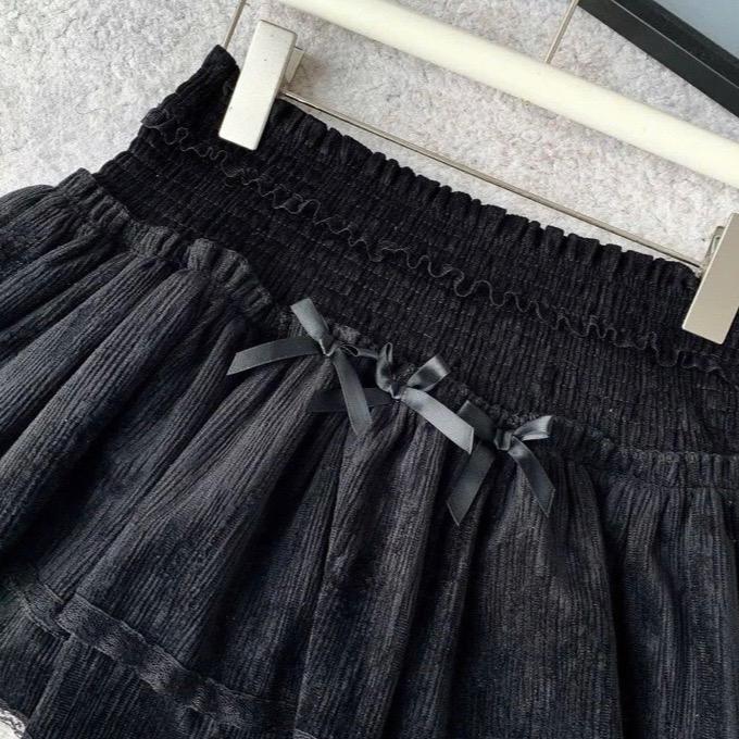 Chân váy nhung tăm cạp chun bản to đính 3 nơ nhỏ .