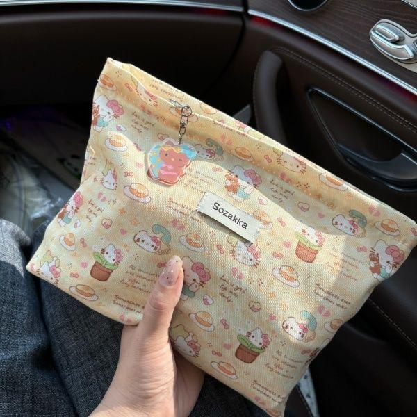 Túi Đựng Mỹ Phẩm Sức Chứa Lớn Thiết Kế Cô Gái Mèo Cầm Tay Và Thích Hợp Cho Các Vật Dụng Nhỏ Lý Tưởng Cho Du Lịch Có Thể Được Sử Dụng Làm Túi Tai Nghe Hoặc Túi Đựng Tiền Lẻ Phong Cách Ins Mới
