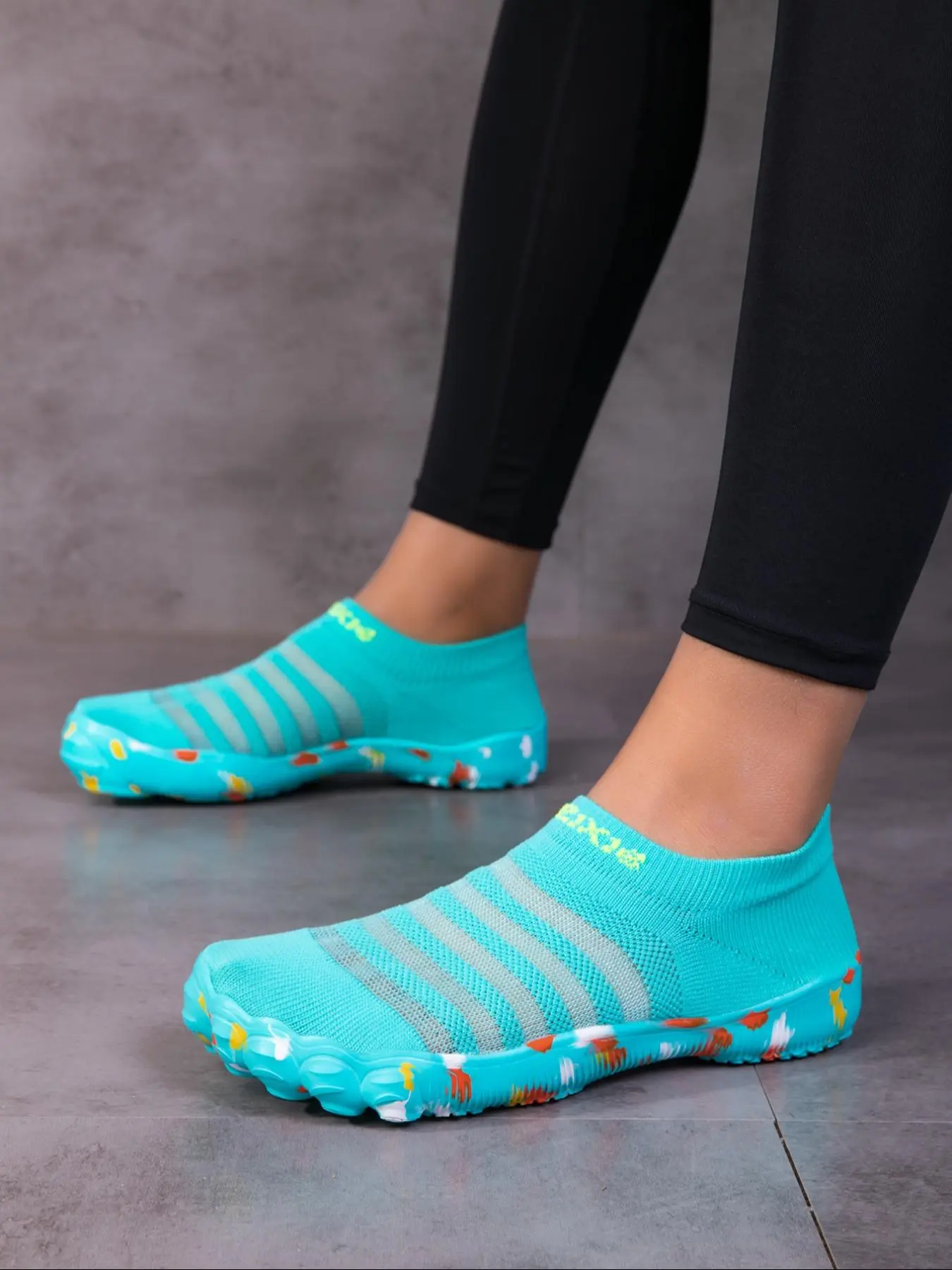 Unisex's Letter & Striped Print Low Top Water Shoes, Casual Breathable Comfortable Sports Shoes, Soft Sole Swimming Shoes for Indoor & Outdoor