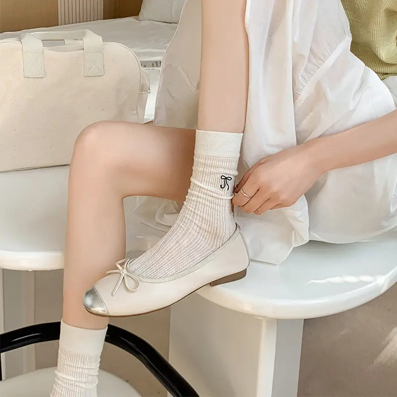 Fashionable Sweet Preppy Style Bow Embroidered Socks