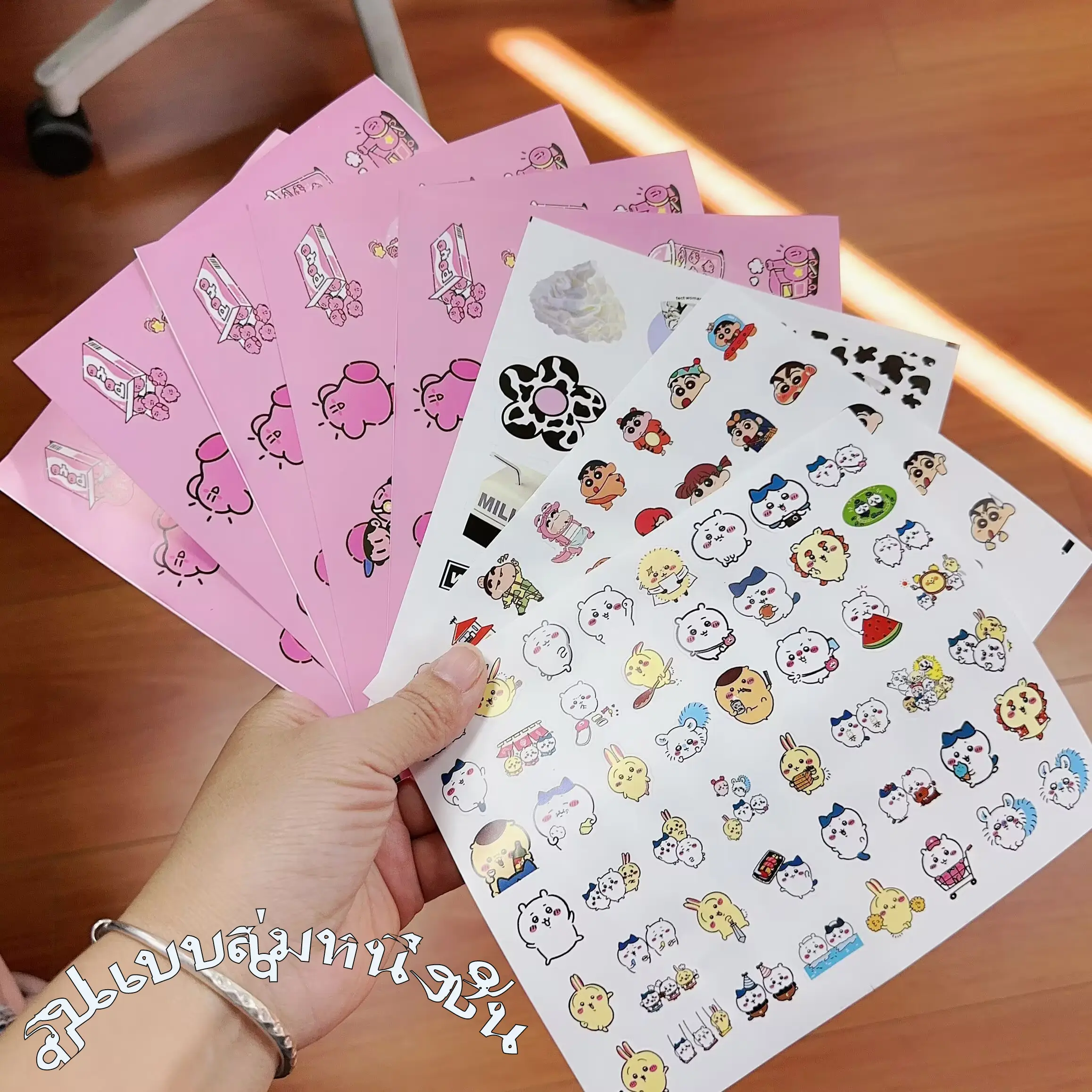 สติ๊กเกอร์ PVC สติ๊กเกอร์ไดคัท สติกเกอร์ กันน้ำ sticker PVC โน๊ตบุ๊ค สติกเกอร์ตกแต่ง สติกเกอร์ปิดผนึก สติ๊กเกอร์ สติกเกอร์ ลายกราฟฟิติ สีดํา สีขาว สําหรับติดตกแต่งรถเข็น ป้ายตกแต่ง .รูปแบบสุ่ม