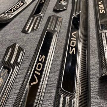 Ốp bậc cửa, nẹp bước chân trong, ngoài CARBON xe Vios 2019- 2022, 2023,2024 vân CACBON cao cấp Nhãn Dán 4