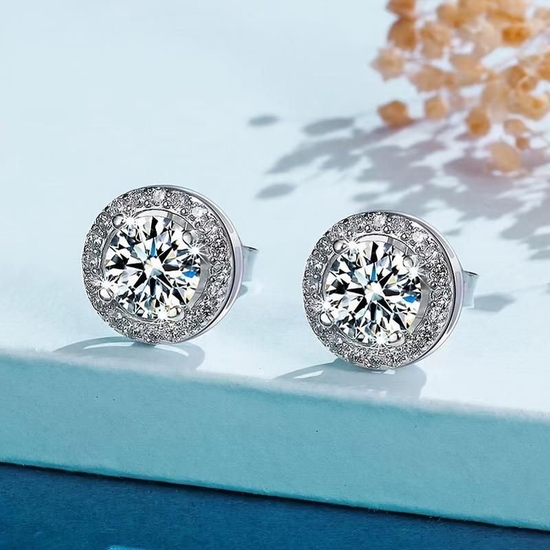 Product Introduction of round Shiny Moissanite Design Ear Studs Sterling Silver 925 Silver Exquisite Gift Band Gift Box 5