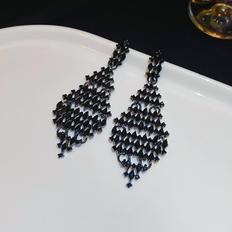 Product Introduction of Silver Needle Dark Style Diamond-Embedded Rhombus Earrings European and American Niche High-Profile Earrings Personalized Temperament Earrings Light Luxury High Sense 7