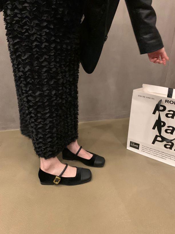 Product Introduction of 2025 French Style Square Toe Mary Jane Women's Shoes New Korean Style Flat All-Matching Graceful Shallow Mouth Pumps Maillard Pumps Girl Footwear 22