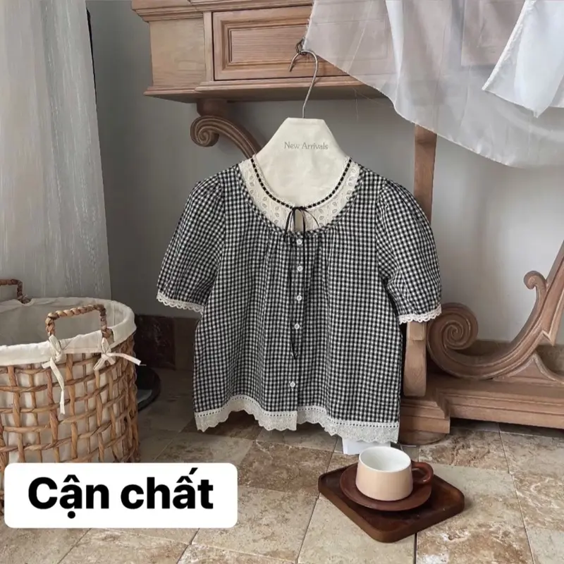 Áo kẻ phối ren dâng xuông feesz