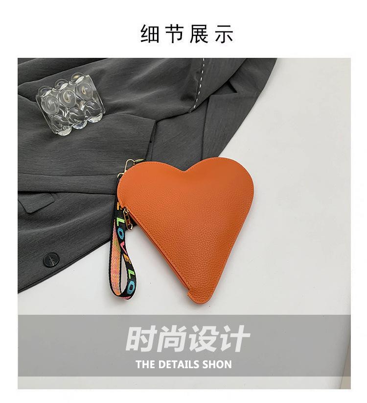 Product Introduction of Special-Interest Design Love 2024 Winter New Good-looking This Year's Popular Coin Purse Clutch Korean Women Bag Tide 1