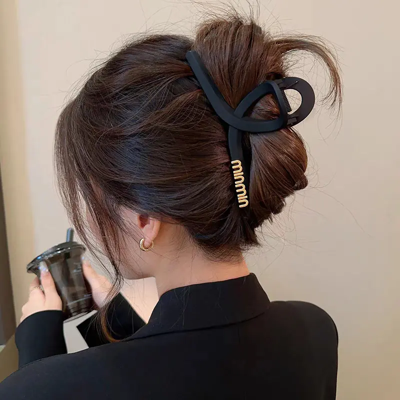 High-end Frosted Pearl Clip for Back of Head Hair Shark Clip for Large Hair Volume, Simple and Versatile Hair Accessory
