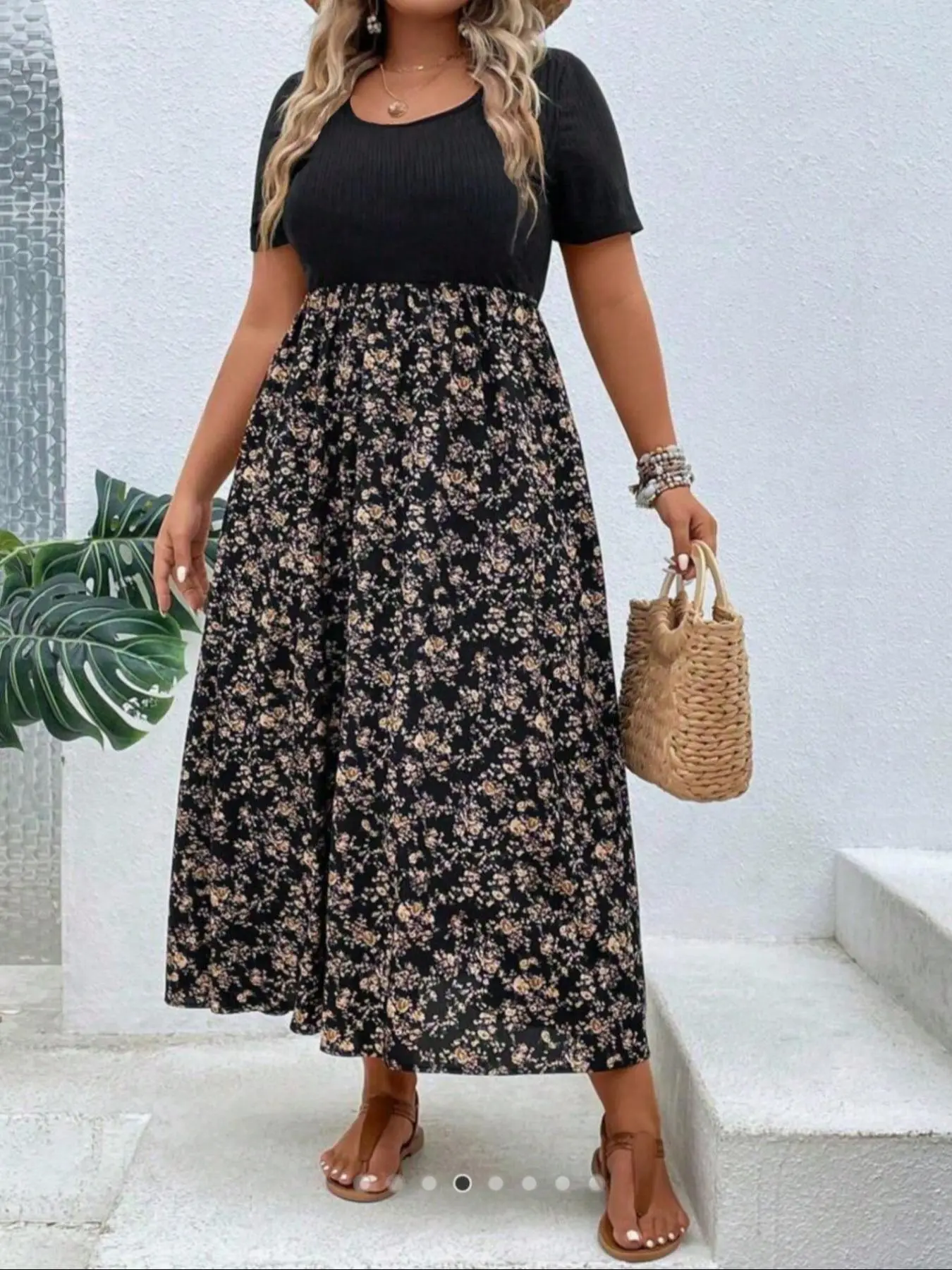 Plus Size Ditsy Floral Print Scoop Neck A Line Dress, Boho Casual Short Sleeve Long Dress for Daily Outdoor Wear, Summer Outfits 2024, Women Plus Clothing for All Seasons