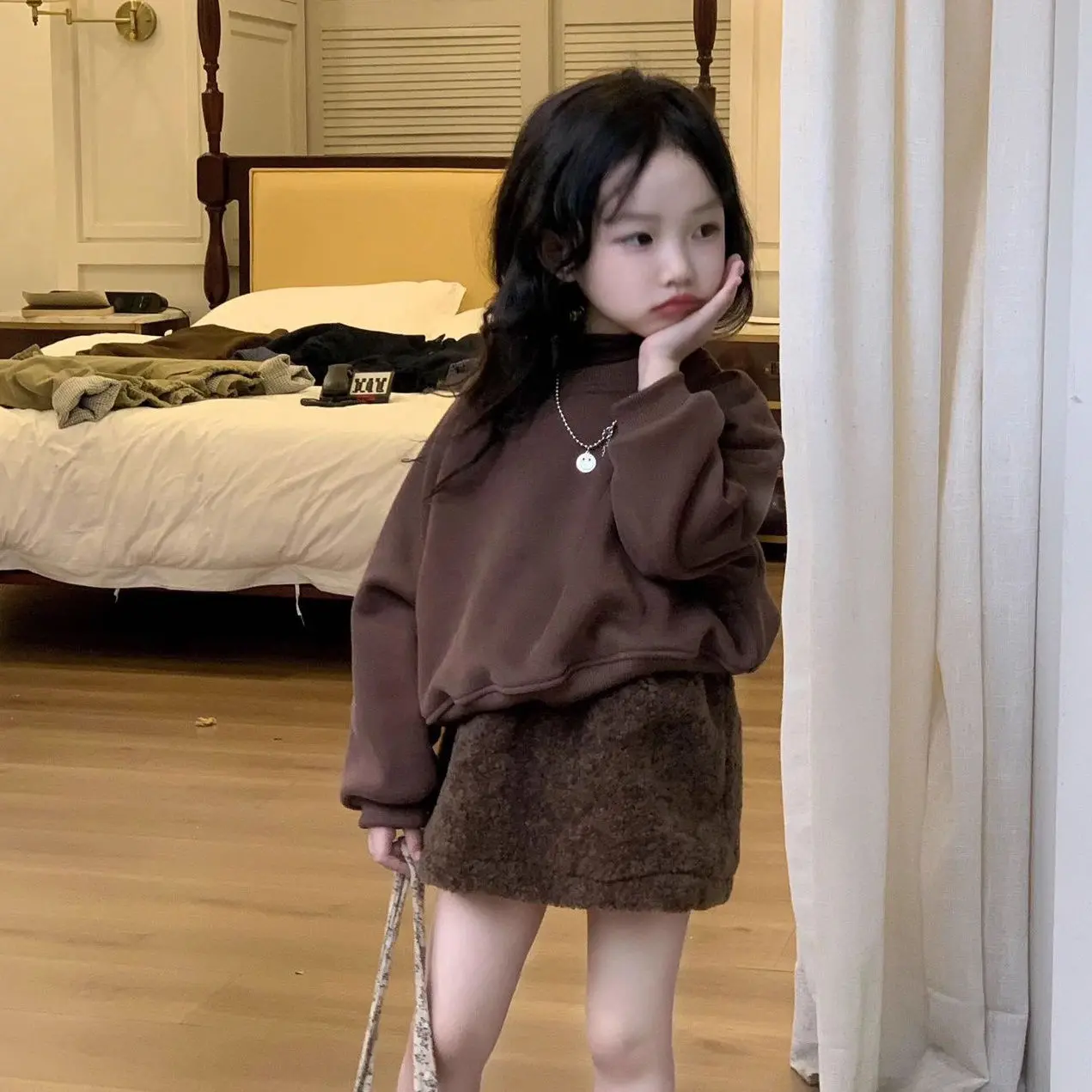 Bộ Đồ Phong Cách Hàn Quốc, Thời Trang Của Cô Gái Nhỏ, Dòng Xu Hướng Ngọt Ngào, Thích Hợp Cho Trẻ Em, Áo Len Lông Cừu Mùa Thu Và Mùa Đông, Váy Ngắn Lông, Hợp Xu hướng, [Giao Hàng Trong Vòng 8 Ngày]