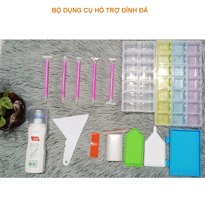 Bộ Dụng Cụ Hỗ Trợ Làm Tranh Đính Đá (Khay đựng đá hộp trong suốt có nắp, chai vệ sinh tranh, sáp, cây đính đá, túi zip) Thêu Chữ Diy