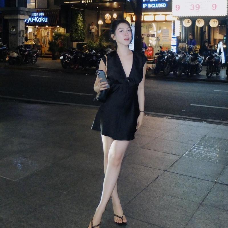 | Mini Poem Dress | Đầm Lụa Cổ Chữ V Form Ngắn Không Dây Kéo Không Mút