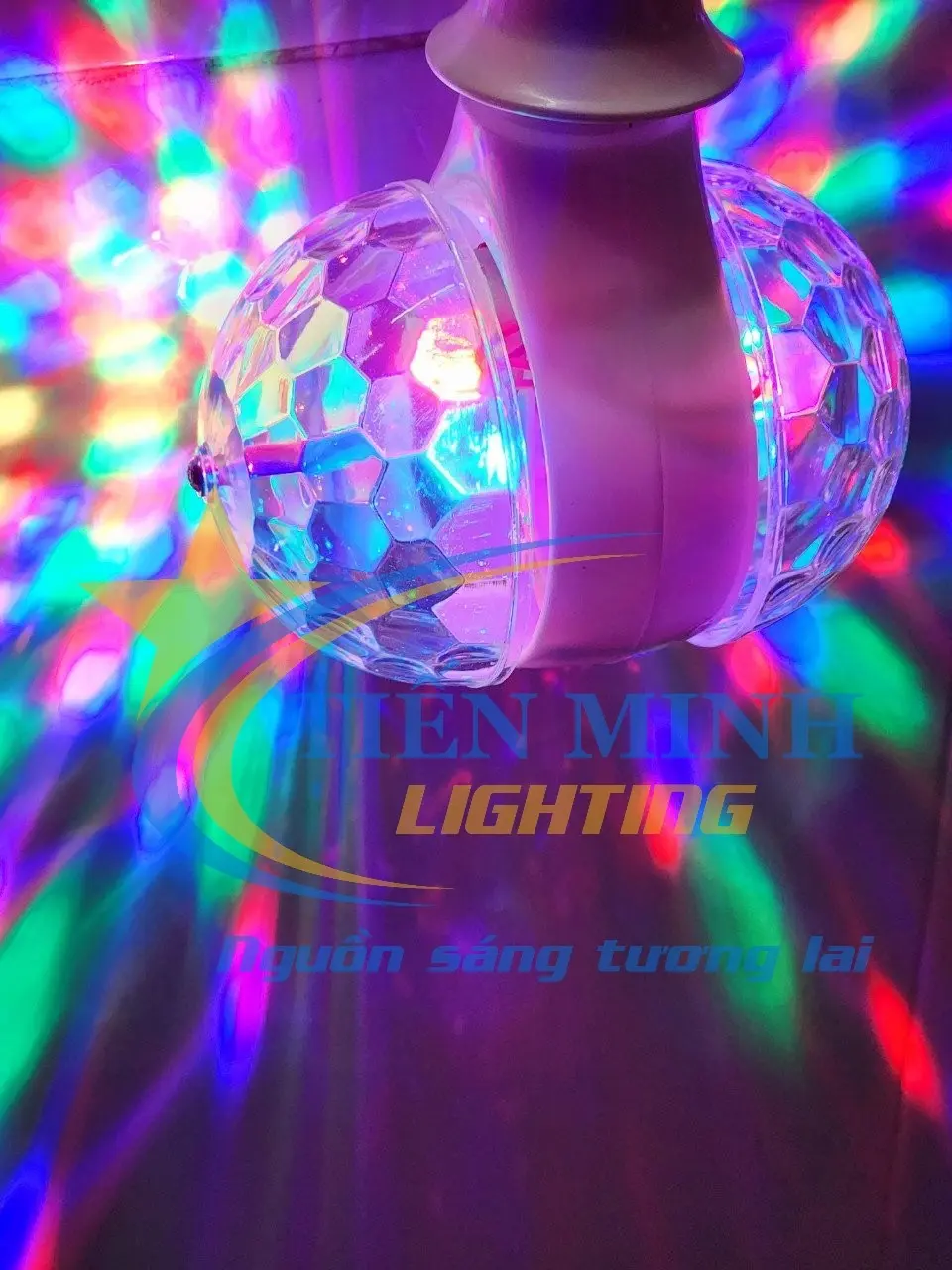 Đèn led cầu xoay sân khấu 7 màu 2 đầu, hiệu ứng cực kỳ sinh động và đẹp mắt, mới mẻ và hấp dẫn,