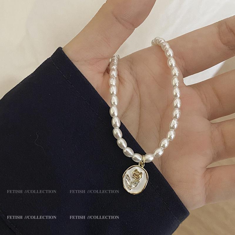 Product Introduction of สร้อยคอมุกจี้ดอกกุหลาบ สไตล์เรโทรฝรั่งเศส สำหรับผู้หญิง ราคาไม่แพง ดีไซน์หรูหราเฉพาะ เครื่องประดับโซ่กระดูกไหปลาร้าขั้นสูง 9