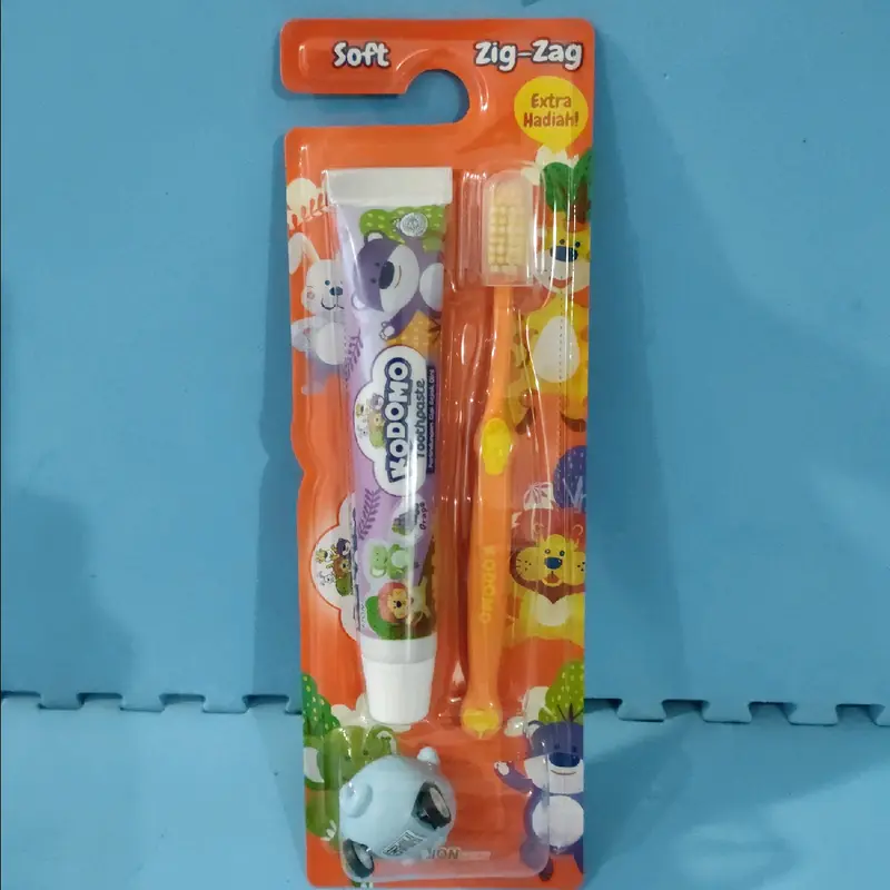 Kodomo Toothbrush and toothpaste Zig-Zag 2in1 Extra Hadiah / Sikat dengan Kepala Penuh dan Lembu baik untuk Pembersihan Mulut sikat gigi korea 2