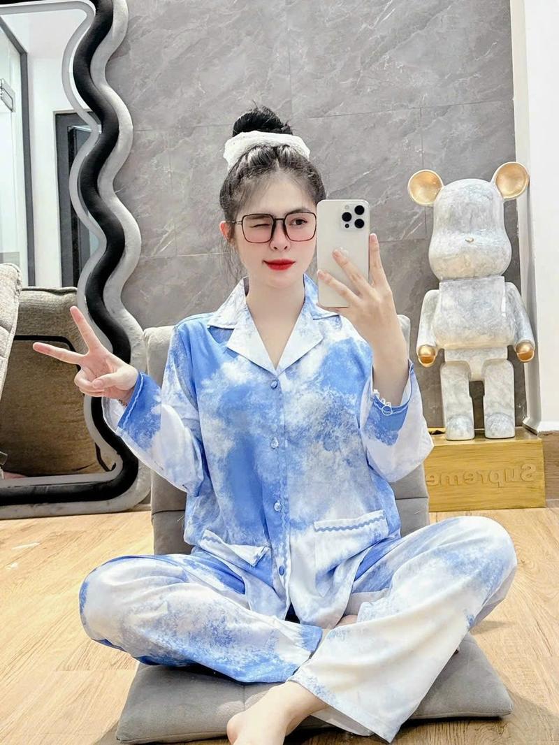 Product Introduction of Bộ lụa latin tơ tằm 40/60kg cúc bọc túi viền tay dài màu loang xinh mặc nhà cao cấp  Women Quần Ngủ Nữ Áo Voi Kem Nhung 3