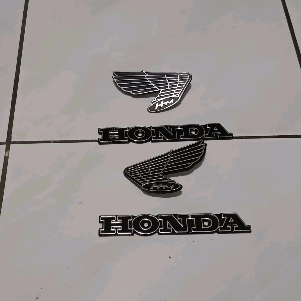 Emblem Logo tangki CB100 emblem tangki glatik import elastis emblem tangki cb100 glatik Motorcycle
