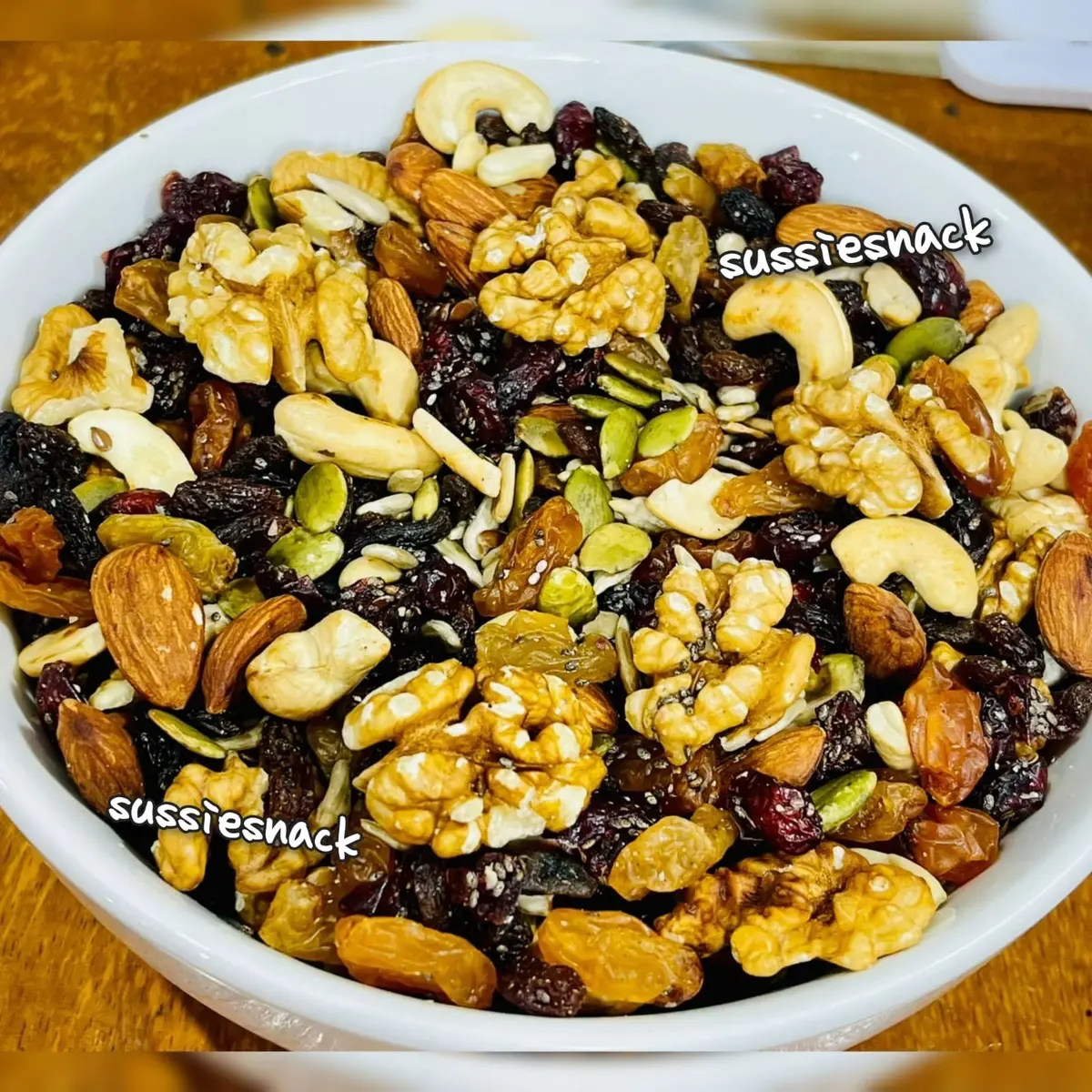 TRAIL MIX 1 KG (Almond,Mede,walnut,sunflower,pumkin,raisin,crandberry,ciaseed) Kacang Snack