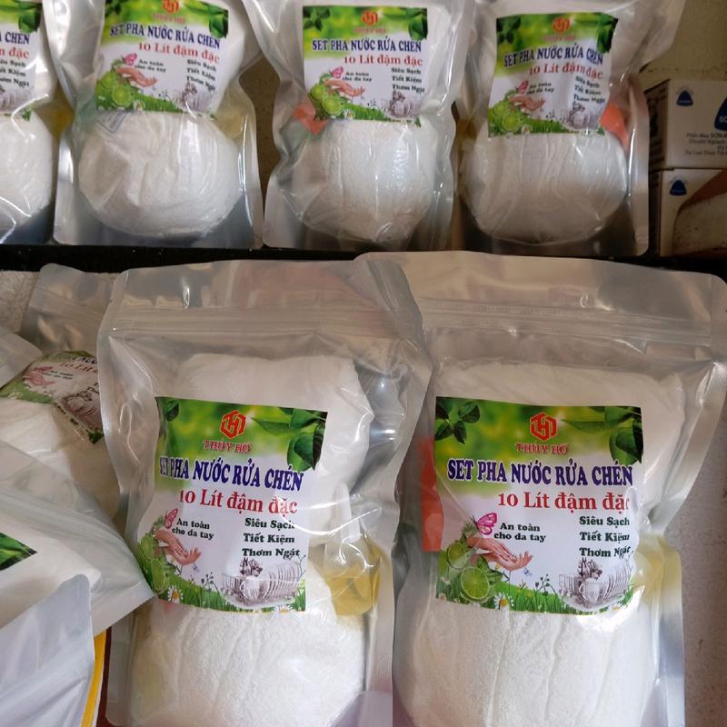  5set.rửa chén tự pha  50lit  hương chanh vàng  đậm đặc.làm sạch dầu mỡ trên xoang nồi chén dĩa. không hại da tay trọng lượng 4500g 