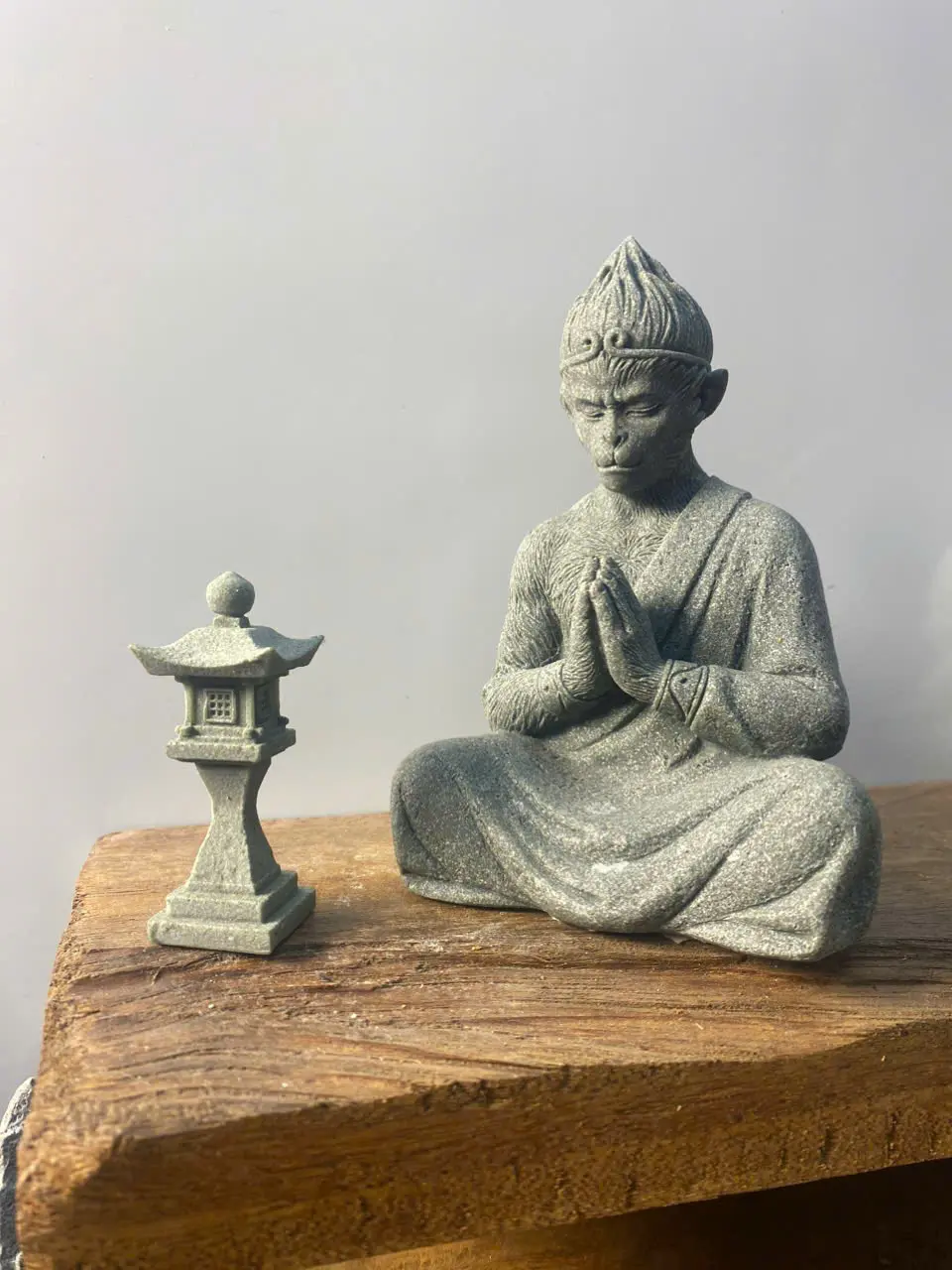 Tượng Tôn Ngộ Không Ngồi Thiền , Tượng Đá Sa Thạch, Tượng Decor Nhà Cửa, Tiểu Cảnh, Bể Cá, Terrarium, Sân Vườn, Bàn Trà mô  hình