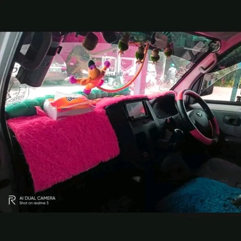 Alas Bulu Dashboard Mobil Gran Max / Luxio Free Perekat Car