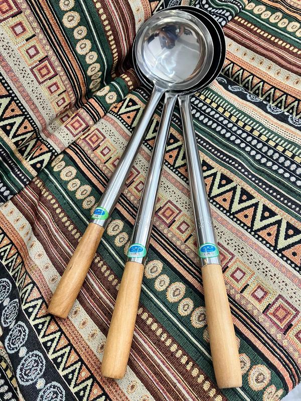 Vá xào Yong Xing Yuan cán gỗ, cán inox nhiều kích thước, dụng cụ bếp dùng xào thức ăn, đồ ăn công nghiệp, sử dung lâu bền cho đầu bếp chuyên nghiệp xẻng vàng