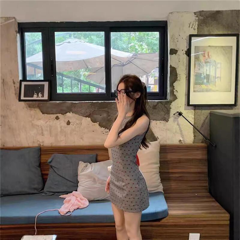 Váy Vest Chấm Bi, Phong Cách Pháp, Ôm Vừa Vặn Và Bó Sát Thanh Lịch, Không Tay, Thích Hợp Cho Mùa Hè Của Phụ Nữ, Hàng Mới Về Năm 2025, Phong Cách Cô Gái Nóng Bỏng, Ôm Hông, Váy Ngắn 4
