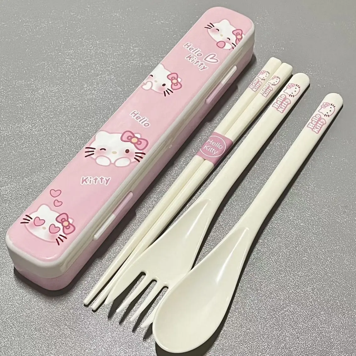 Bộ Đũa Thìa Nĩa Học Sinh Hello Kitty Sanrio Dễ Thương, Bộ Đồ Ăn Cầm Tay Bộ Ba Mảnh, Tặng Kèm Hộp Dao Kéo, Năm 2024