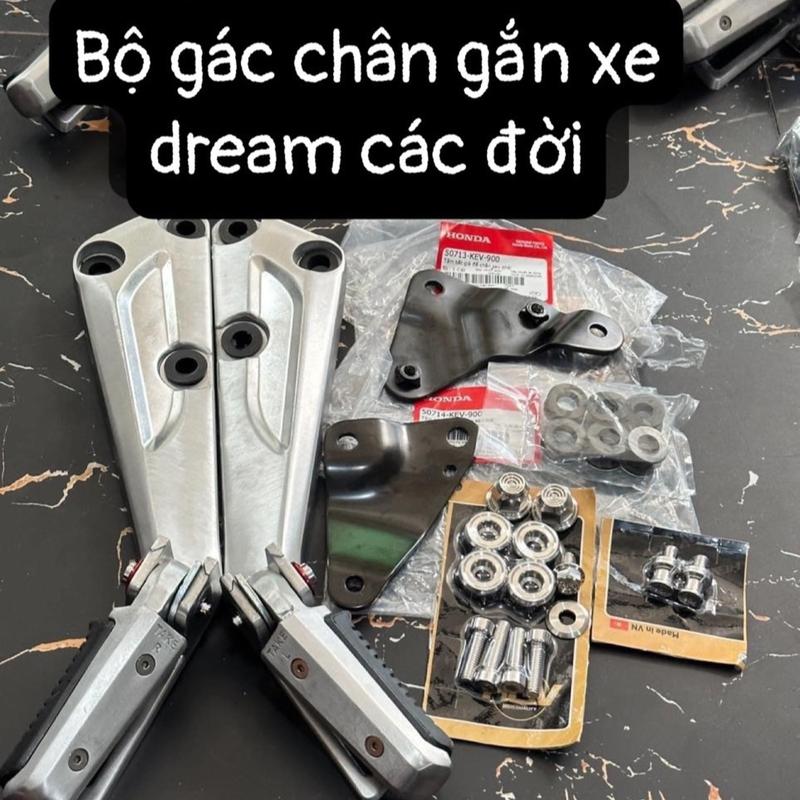 Phụ tùng thay thế bộ gác chân dài của xe wave 2004 và phụ kiên để gắn cho xe DREAM các đời. Dream thái dream super dream 2000 phải chế bát và mua đủ phụ kiện mới lắp đặt được
