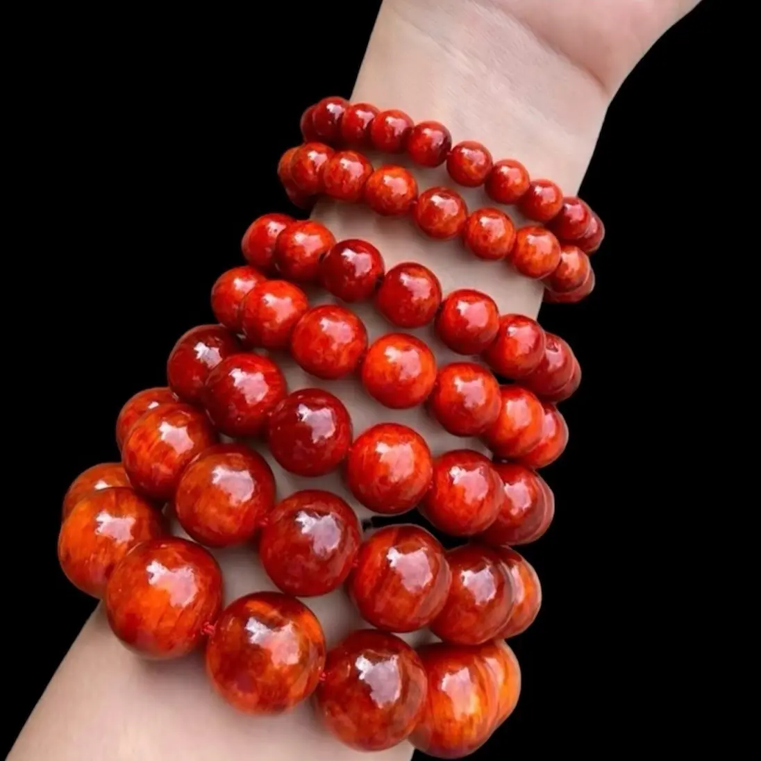Vòng tay gỗ huyết Long thấu quang