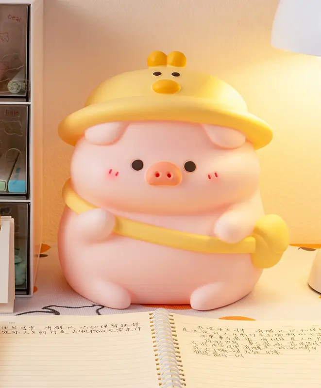 Ống Tiết Kiệm Heo Xinh Đội Nón Vịt Đeo Túi Dễ Thương _ Art House 5
