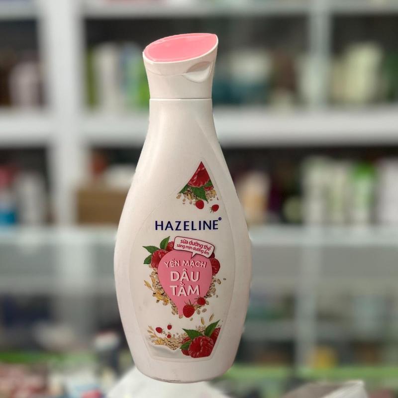 Sữa dưỡng thể hỗ trợ dưỡng trắng Hazeline yến mạch dâu tằm 230ml