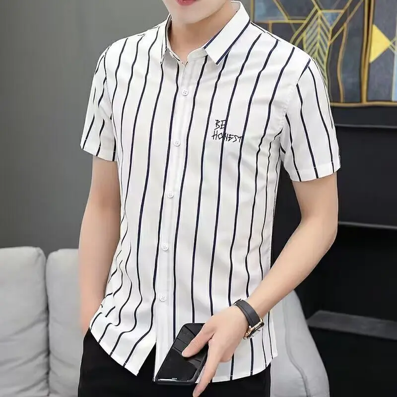 Áo Sơ Mi Nam Ngắn Tay, Dáng Ôm, Phong Cách Thường Ngày Đẹp Trai, Thích Hợp Cho Mùa Hè, Phong Cách Inch, Thích Hợp Cho Giới Trẻ, Phong Cách Hàn Quốc, Áo Sơ Mi Nam Tay Lỡ Sọc, Hợp Xu hướng