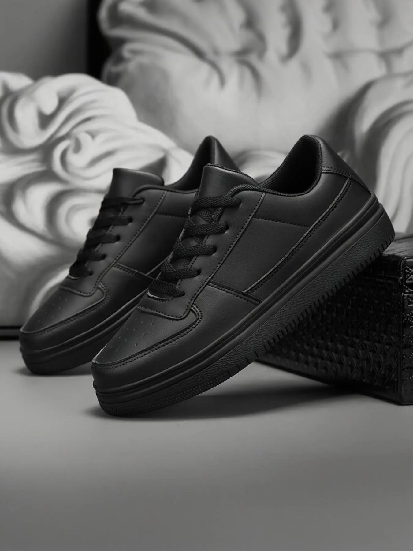 Men's Fashionable Lace Up Low Top Sneakers, Casual Comfortable Breathable Skate Shoes, Male All-match Round Toe Sports Shoes for Daily Wear