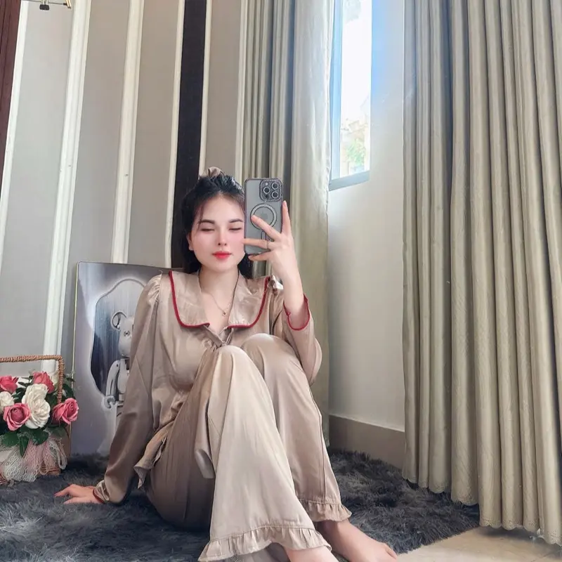 Bộ pijama cổ sen phối viền đính no vãi lụa Latin mềm mịn dế thương 4