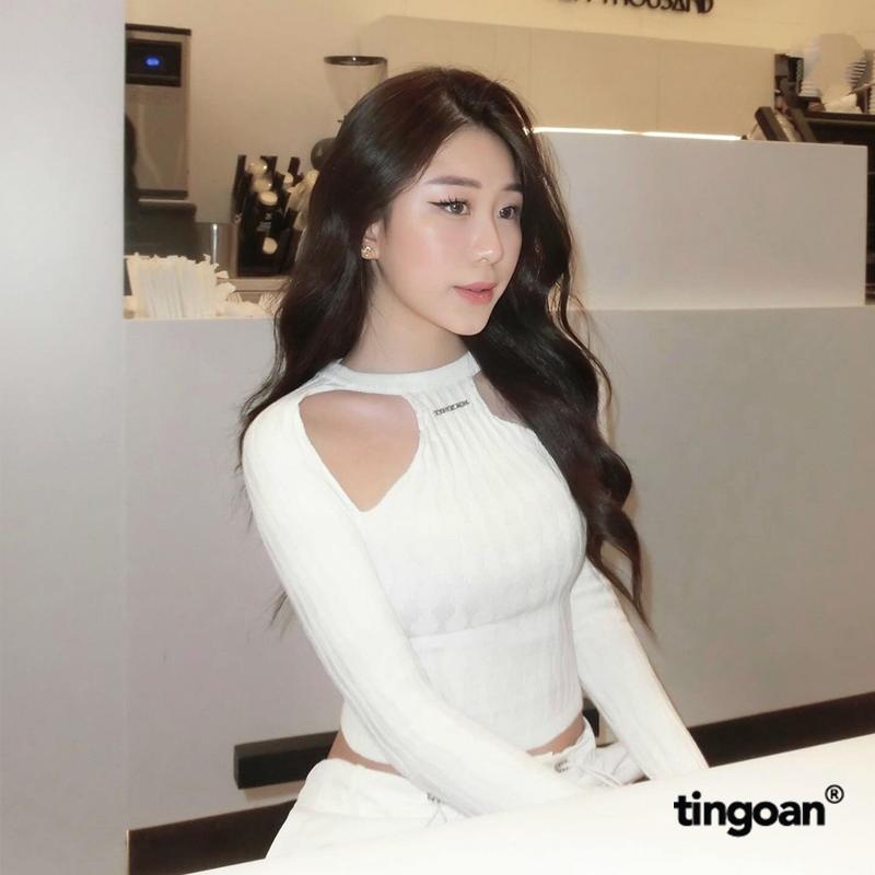 TINGOAN x TIKTOKSHOP - Áo len nm dáng ôm dài tay khoét 2 bên vai trắng vân len nổi LUCCIA TOP