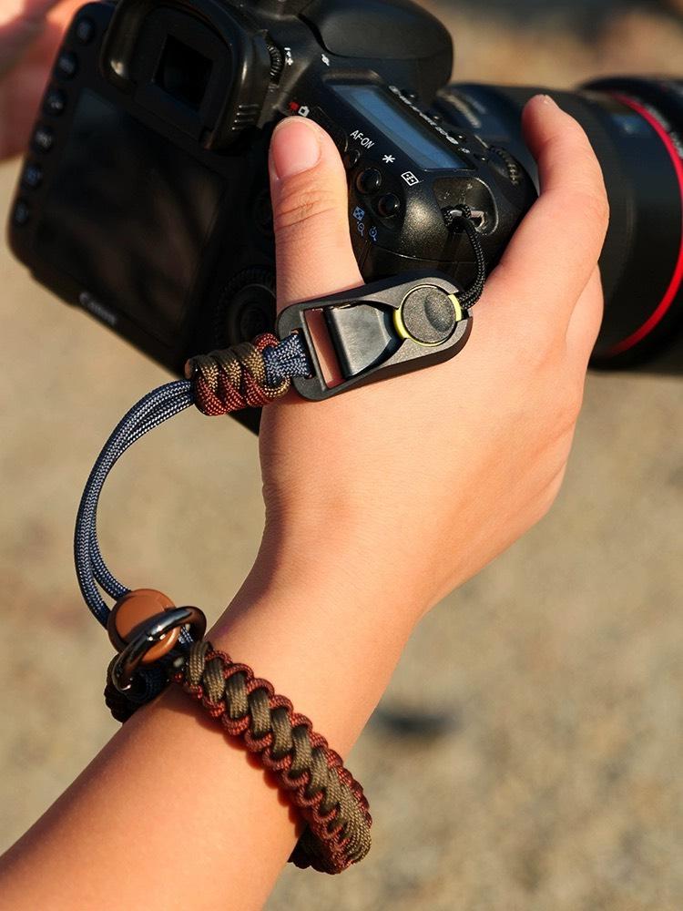 Product Introduction of Dây máy ảnh X02 Đeo Tay hand Strap Dây Dù Paracord Đan tháo nhanh Cao Su 3