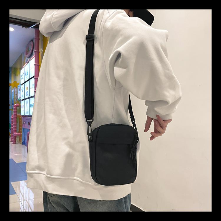 Product Introduction of túi Messenger Dành Cho Nam Giới, Thương Hiệu Thời Trang Mới 2024, Phong Cách Thường Ngày Và Đơn Giản, Túi Đựng Điện Thoại Di Động Túi Đeo Vai Nhỏ Thích Hợp Cho Nam Giới, Phong Cách Ins, Ba Lô, Túi Đeo Vai Nữ 11